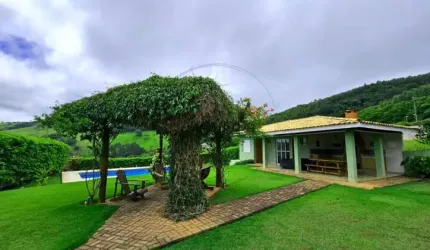 Bela Chácara à Beira da Represa em Piracaia-SP em Condomínio