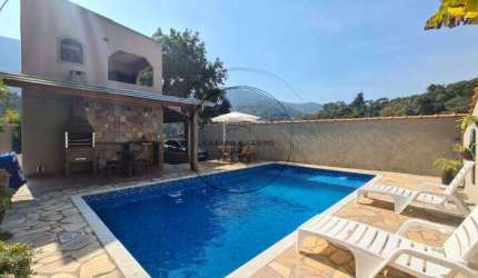 Oportunidade imperdível: Casa à venda em Mairiporã-SP, 3 quartos, 1 suíte, 2 salas, 3 banheiros, 6 vagas de garagem e 198m² de área!
