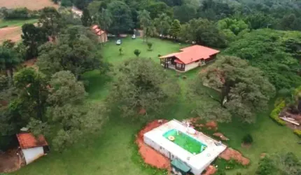 Sítio à venda em Atibaia-SP, no Jardim Maracanã: 4 quartos, 1 suíte, 3 banheiros