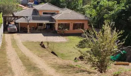 Chácara em Condomínio na Estância Santa Maria do Laranjal, Atibaia-SP: 4 quartos, 1 suíte e 6 vagas de garagem!