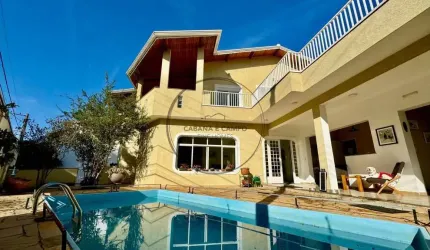 Casa à venda com 04 dormitórios em bairro nobre de