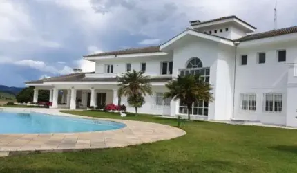 Mansão espetacular beira da represa de Piracaia acesso exclusivo para água