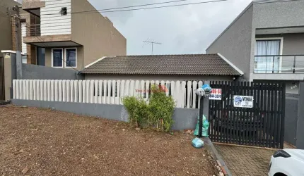 Casa Espaçosa à Venda em Fazenda Velha, Araucária - Com Jardim e Garagem