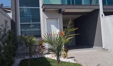 Belíssimo Sobrado Alto Padrão com Amplo Terreno e Edícula no Bairro Iguaçu, Araucária!