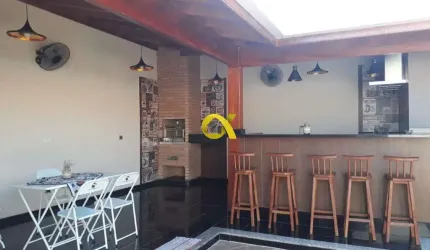 Linda casa recém-reformada à venda no Jd. Itapuã! Porteira fechada!