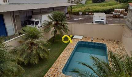 Casa Espetacular com 3 Quartos, Suíte, Área Gourmet e Piscina no Bairro Glebas Califórnia!