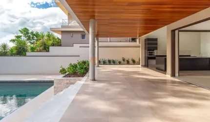 Imponente residência em condomínio de luxo em Campinas-SP, com 4 suítes e 6 vagas de garagem, 700m² de área. Confira!