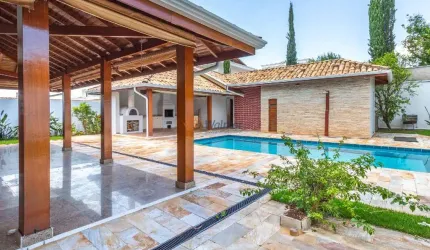 Casa em Condomínio de Alto Padrão em Campinas-SP: 4 Quartos, 2 Suítes, 3 Salas, 5 Banheiros, 4 Vagas de Garagem, 458,30m².