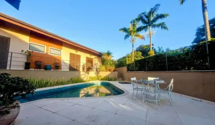 Casa de Luxo para Locação em Condomínio em Campinas-SP  4 Quartos, 4 Suítes, 3 Salas, 6 Banheiros, 5 Vagas de Garagem  400,12 m² de Área