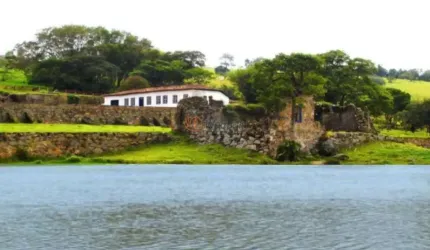 Fazenda de luxo à venda em Pedreira-SP, na Zona Rural: 16 quartos, 16 suítes, 3 salas, 8 banheiros, 40 vagas de garagem, 24.200,00 m² de área.