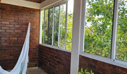 CASA EXCELENTE OPORTUNIDADE COM POSSIBILIDADE DE COMERCIO
