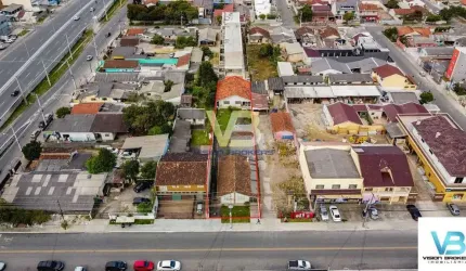 TERRENO de 804M2, 2 casas386m2 averbados!!  IDEAL para EMPREENDIENTO, por R$960.000,00 em Pinhais/P