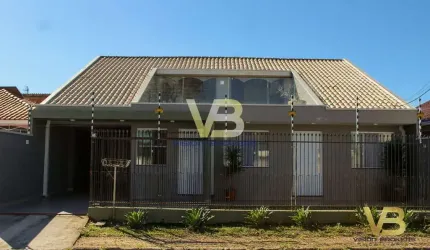 Linda casa com ático e piscina, com 260 m², à venda em Pinhais–PR