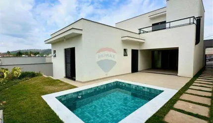 Maravilhosa residência à venda em condomínio fechado