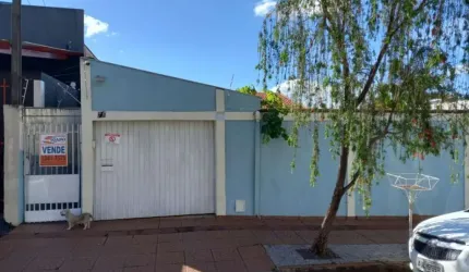 Casa à venda na Rua Coimbra, Parque Residencial João Piza, Londrina por R$ 600.000