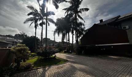 Casa com 3 quartos à venda no Bom Retiro, Joinville  por R$ 1.290.000