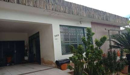 CASA COM 3 QUARTOS SETOR SUL