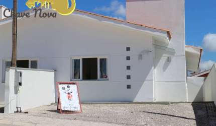 Casa NOVA  MOBILIADA  3 dormitórios,  uma suíte condomínio