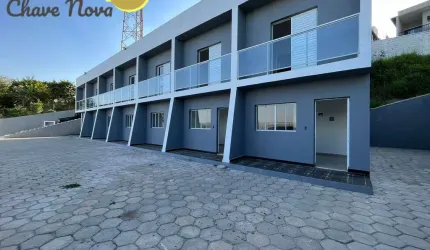 Casa em condomínio 2 quartos COM GARAGEM