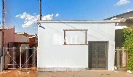 Casa com 2 quartos, Centro, Mirassol.
