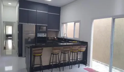 Casa térrea 3 dormitórios no centro!