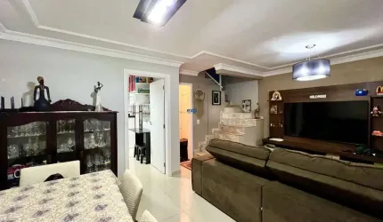 Casa com 3 quartos à venda na Rua Jordânia, 942, Cajuru, Curitiba por R$ 488.990