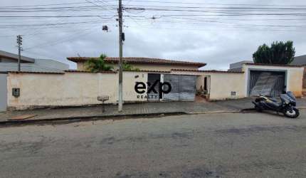 Casa com 4 quartos à venda na Ameri de Paiva, 141, Mãe de Deus, Catalão por R$ 700.000