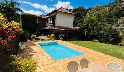 Casa com 4 quartos à venda na Rua São Paulo, 693, Nogueira, Petrópolis por R$ 1.800.000