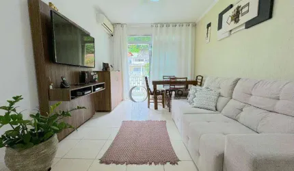 Apartamento reformado, amplo, sacada de frente pra rua!