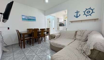 Apartamento na Enseada, 2 quartos, 1 vaga, 3 quadras da praia