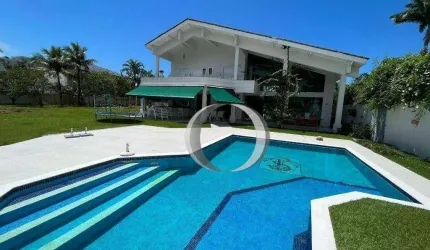 casa em guaruja emm condominio fechado 5 quartos sendo todos suites com area de lazer completo ,frente praça