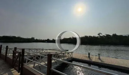 Casa maravilhosa na Marina, com 7 suítes, piscina e uma lareira ao ar livre