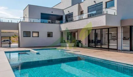 Linda Casa à Venda em Condomínio Fechado em Atibaia