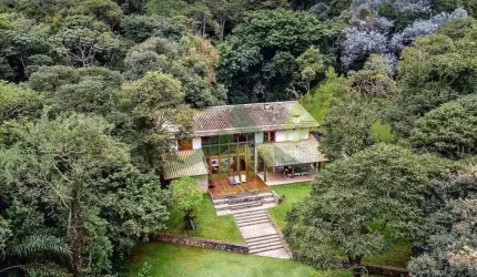 Sítio de Montanha à Venda em Atibaia-SP: 42.000m² de Natureza e Conforto