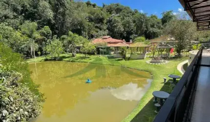 Chácara à venda em Jarinu-SP com 12.100 m², piscina, lago e salão de festas