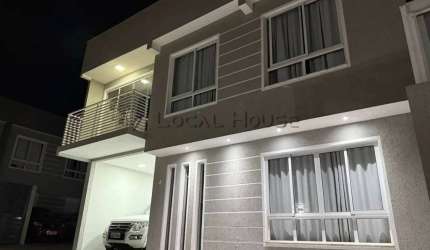 Sobrado à venda em Curitiba, Alto Boqueirão, com 3 quartos, 180m²