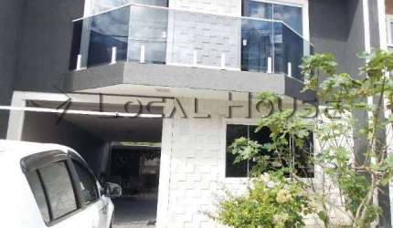 Sobrado à venda em Curitiba, Pinheirinho, com 3 quartos, 140m²