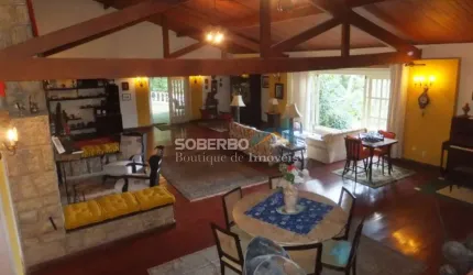Sítio próximo a Teresópolis, com lago, casarão e 5 chalés totalizando 12 quartos e 5 cozinhas; quadra de tênis,