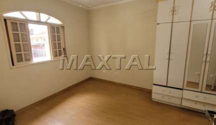 Sobrado de esquina à Venda com 3 Suítes, 3 Vagas, Sala 2 ambientes, no Bairro Parque Vitória.