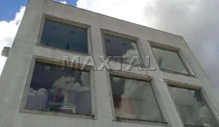 Prédio comercial 5.213m², 2 andares , salões amplos , localizado próximo a estação de metrô Santana.