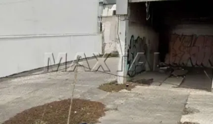Terreno à venda com 670m² próximo ao metrô Tucuruvi, com documentação regularizada.