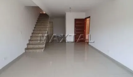 Sobrado à venda. Com 150m², 3 dormitórios, 4 vagas garagem, pronta para morar.