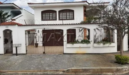 Casa à venda com 420m²,  3 quartos, 6 banheiros e 8 vagas na região do Barro Branco.