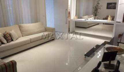 Sobrado de Vila fechada à venda em Santana, de 200 m², 3 suítes e 2 vagas.