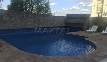 Apartamento à venda com 3 dormitórios, sendo 1 suíte, sacada e 2 vagas de garagem.