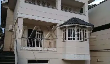 Sobrado  à venda de 900m², com 4 dormitórios, 2 salas e 6 vagas, no Tremembé.