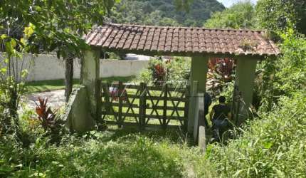 Sitio com 65.000 m² em Embu Guaçu, com 95% da mata natural preservada.