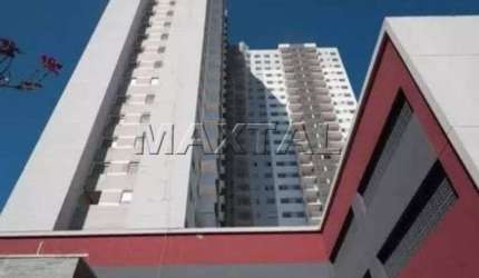 Apartamento à venda com 2 dormitórios, sala com sacada e 1 vaga - Vila Santa Catarina.
