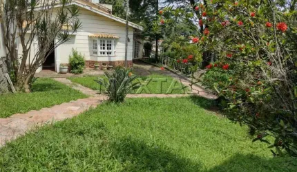 Vende-se chácara com 650m² , no Vila Irmãos Arnoni, com piscina, churrasqueira e garagem.