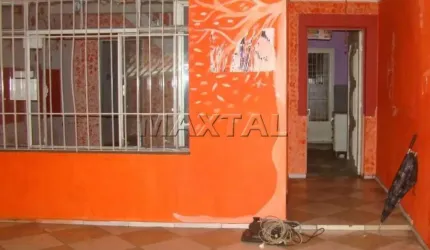 Sobrado com garagem para 2 carros, 3 dormitórios, 2 banheiros, 2 salas e 1 cozinha. Com renda.